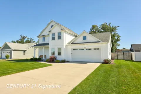 8660 Foxtail Trail, Freeland MI 48623 home for sale
