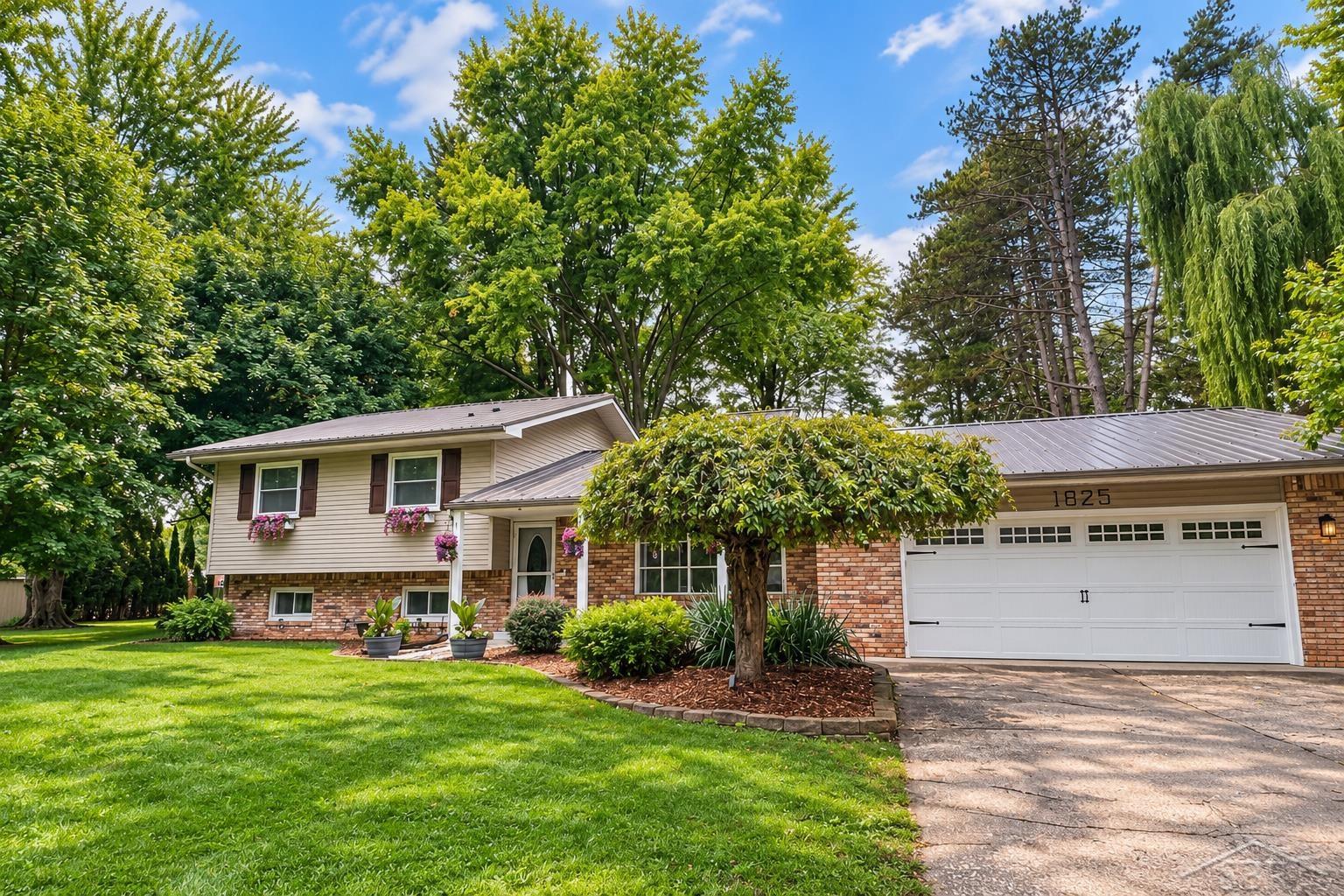 1825 Thunderbird Drive, Saginaw MI 48609 photo 1