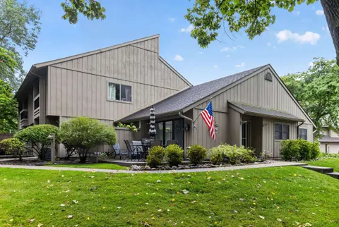 2358 Bay Woods Court, Bay City MI 48706 condo for sale