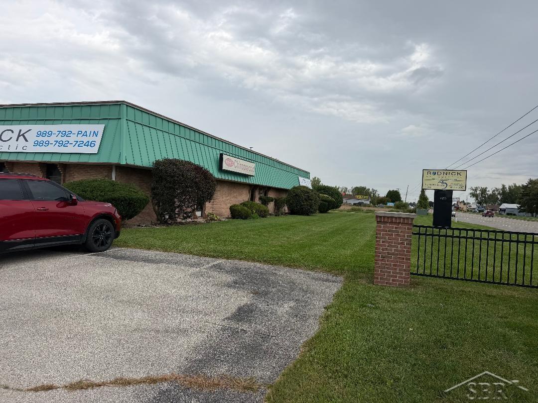6165 Bay Road, Saginaw MI 48604 photo 1