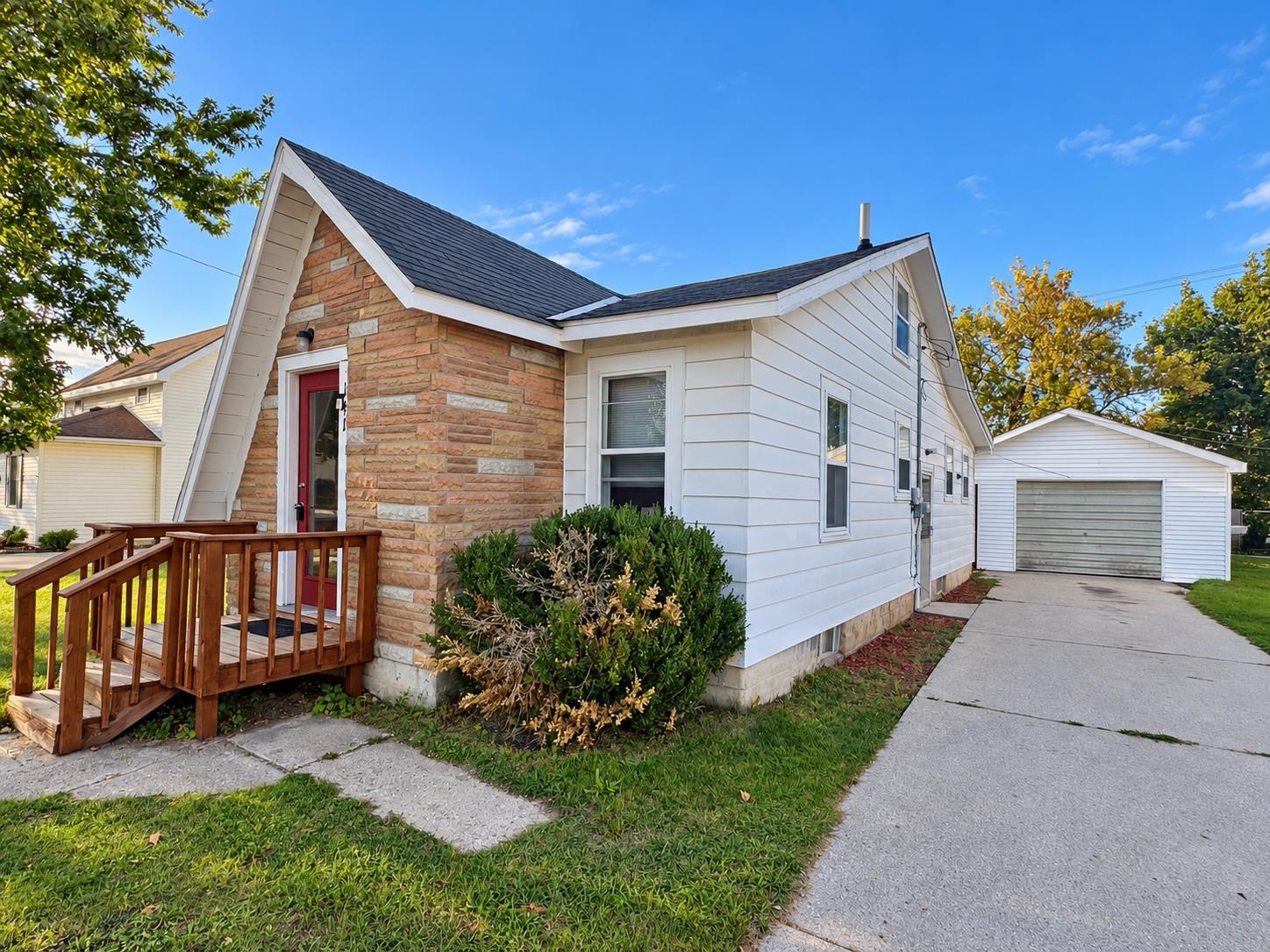 141 E Grout Street, Gladwin MI 48624 photo 1