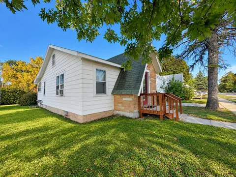 141 E Grout Street, Gladwin MI 48624 photo 3