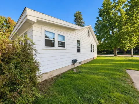 141 E Grout Street, Gladwin MI 48624 photo 4