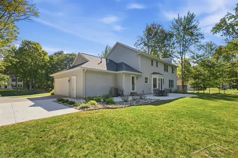 2797 N Tupelo Drive, Midland MI 48642 photo 3