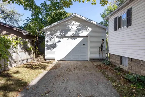411 S Jackson Street, Bay City MI 48708 photo 3