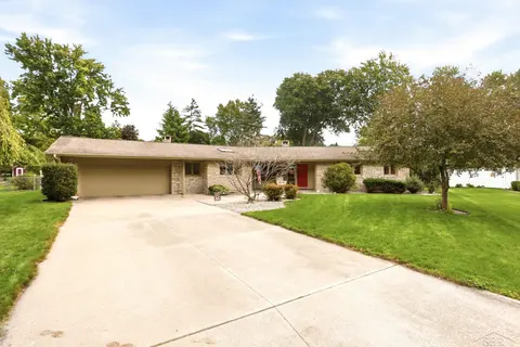 810 Fairway Drive, Saginaw MI 48638 photo 2