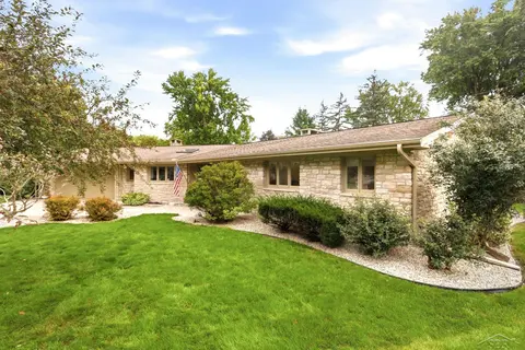 810 Fairway Drive, Saginaw MI 48638 photo 3
