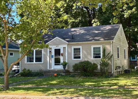 913 N Hickory Street, Owosso MI 48867 home for sale