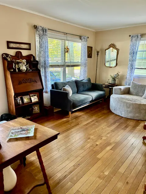 913 N Hickory Street, Owosso MI 48867 photo 4