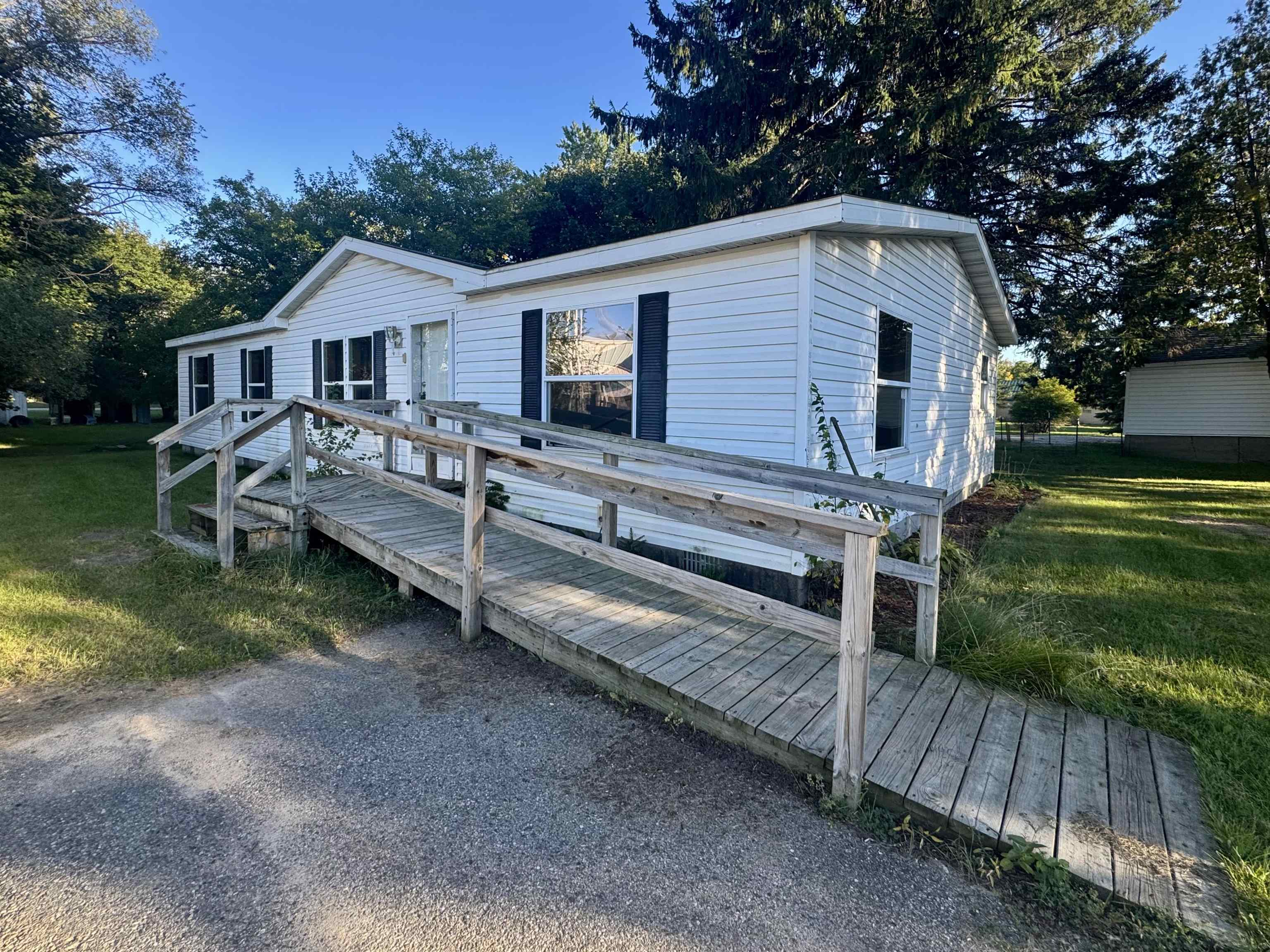 740 N Silverleaf Street, Gladwin MI 48624 photo 1