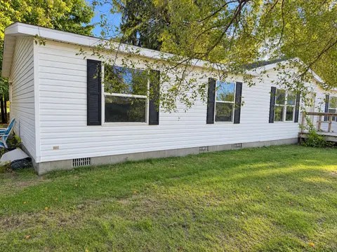 740 N Silverleaf Street, Gladwin MI 48624 photo 2