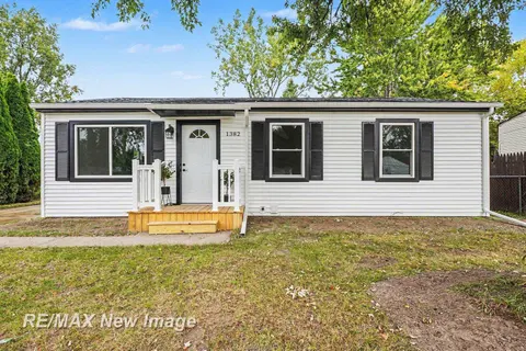 1382 Flanders Drive, Saginaw MI 48604 photo 2