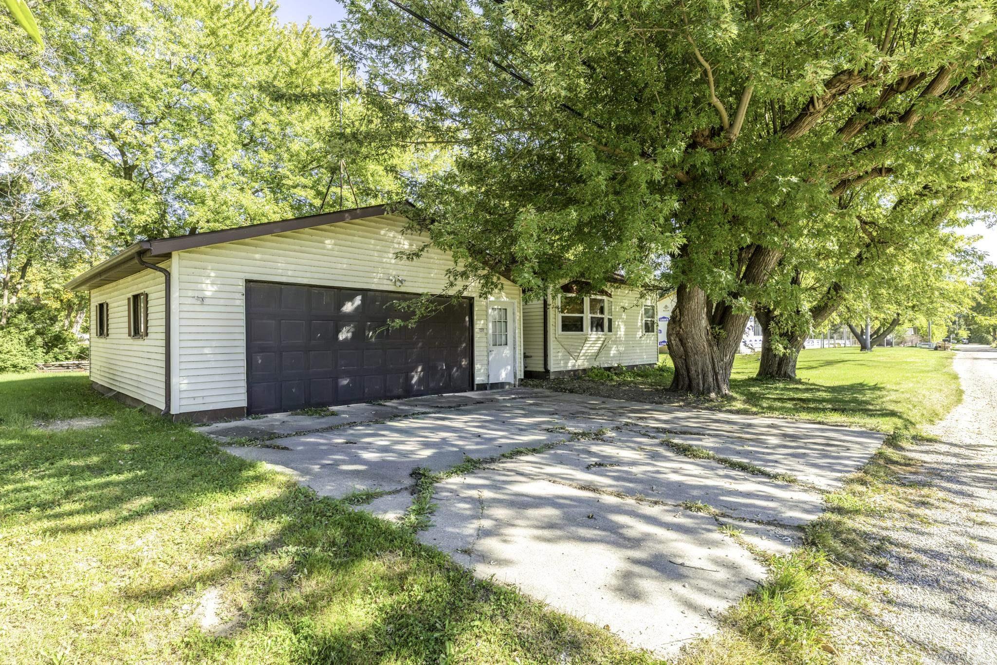 7271 Yale Road, Lexington MI 48450 photo 1