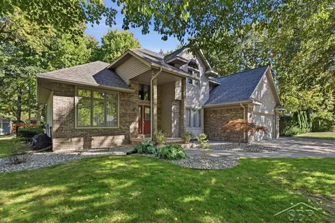 6026 Londonberrie Court, Midland MI 48640 photo 4