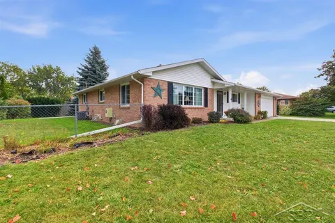 538 Venice Court, Bay City MI 48708 photo 3