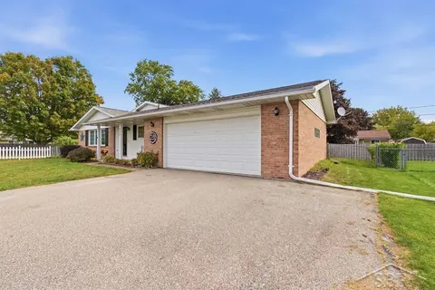 538 Venice Court, Bay City MI 48708 photo 4
