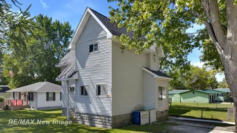 202 Ingraham Street, Bay City MI 48708 photo 2