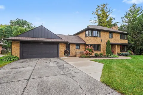 1225 W Saint Andrews Road, Midland MI 48640-6320 photo 3