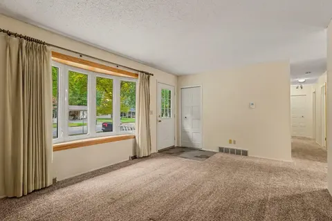 3712 Waldo Avenue, Midland MI 48642-6687 photo 5