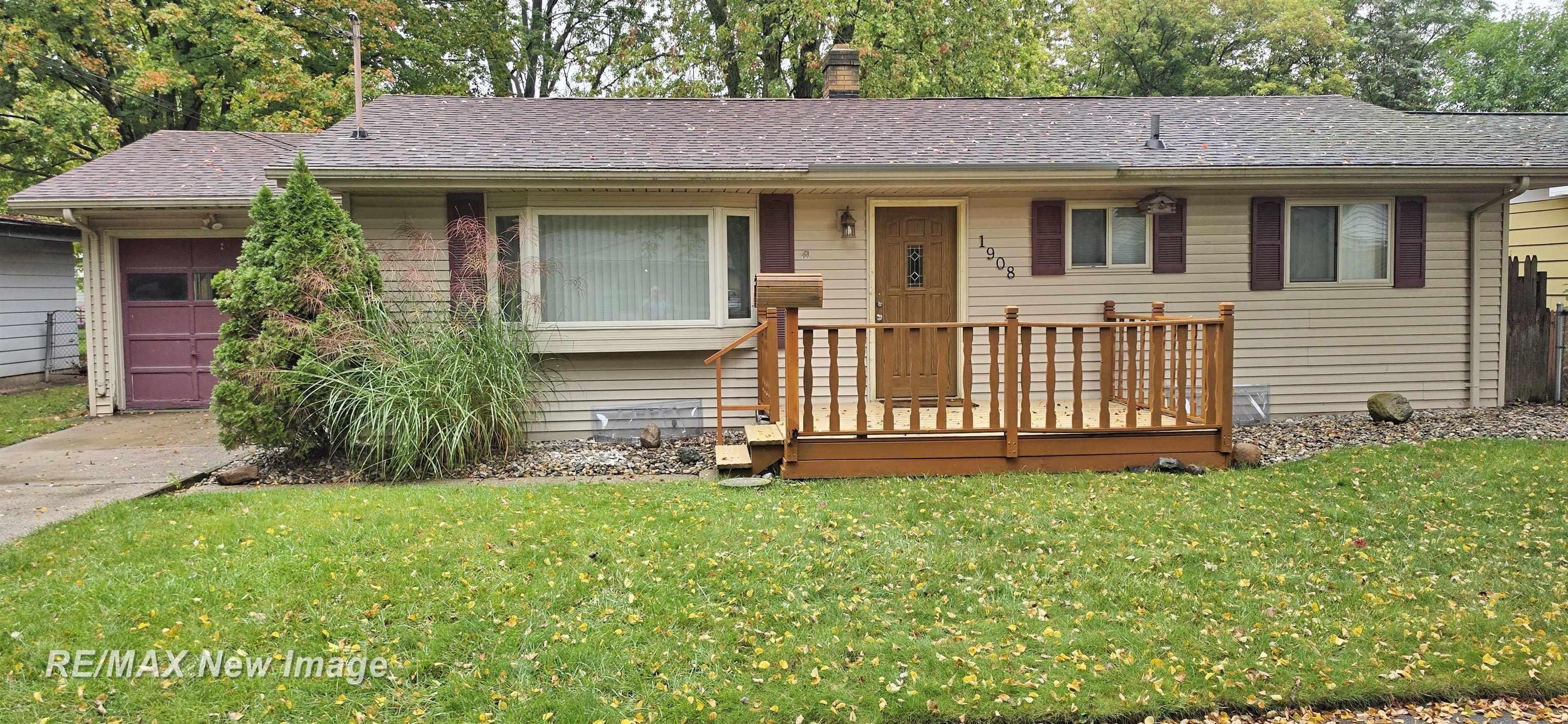 1908 Oxford Street, Saginaw MI 48602 photo 1
