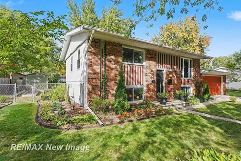 413 Hollybrook Drive, Midland MI 48642 photo 3