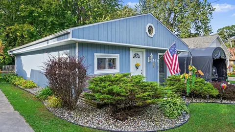 286 Lagoon-Beach Drive, Bay City MI 48706-1434 photo 2