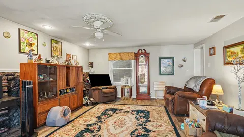 286 Lagoon-Beach Drive, Bay City MI 48706-1434 photo 4