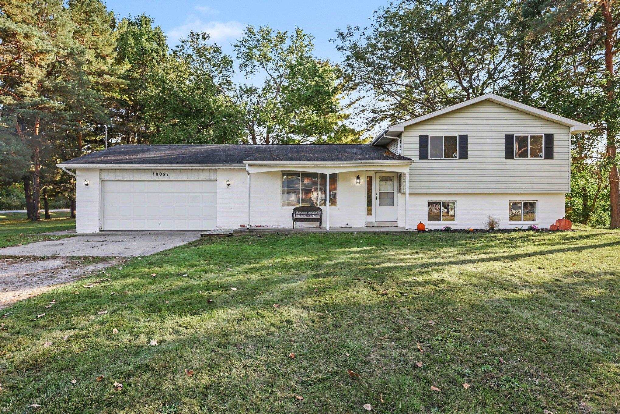 10021 Briarwood Lane, Freeland MI 48623 photo 1