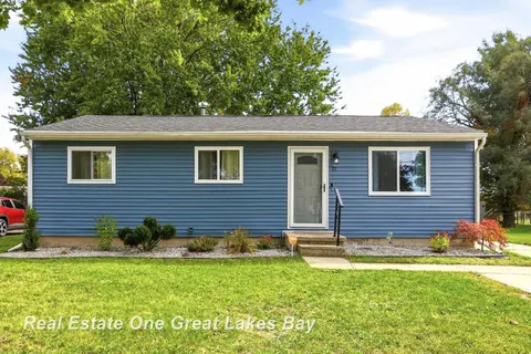 11 Woodward Drive, Saginaw MI 48601 home for sale