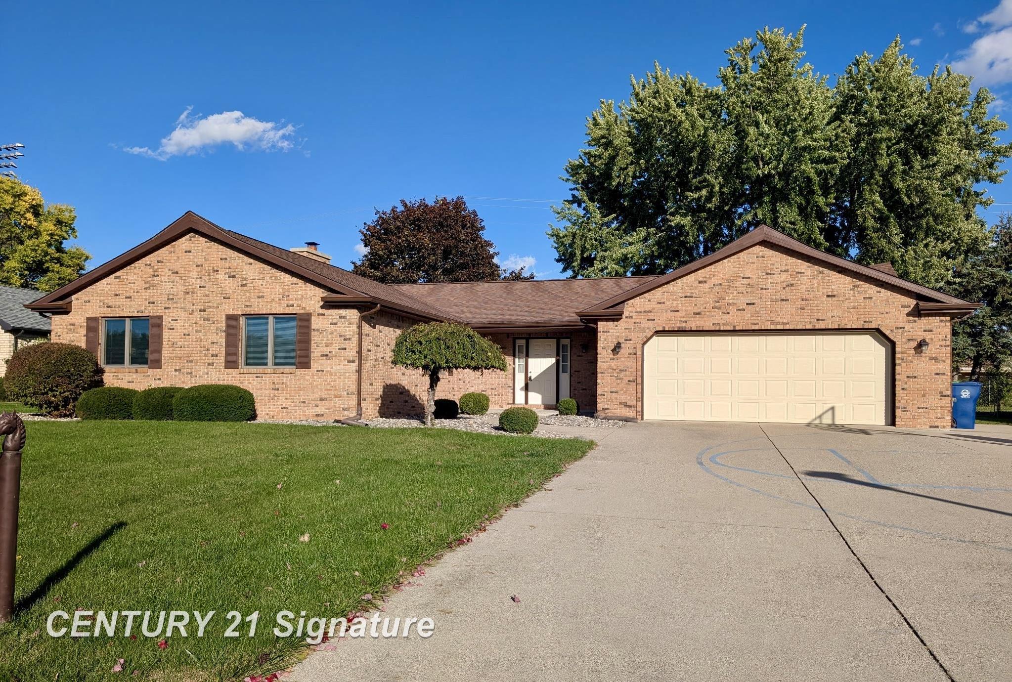 692 E Pilgrim Drive, Saginaw MI 48638 photo 1