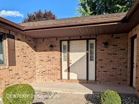 692 E Pilgrim Drive, Saginaw MI 48638 photo 2