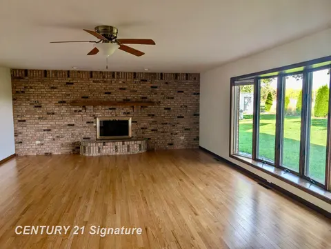 692 E Pilgrim Drive, Saginaw MI 48638 photo 3