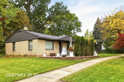 106 E Chestnut Avenue, Bay City MI 48706 photo 4