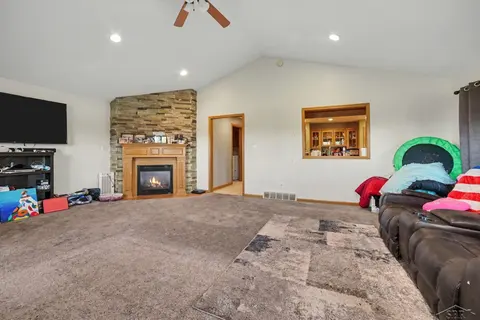 1453 Eagle Crest Court, Saginaw MI 48609 photo 4