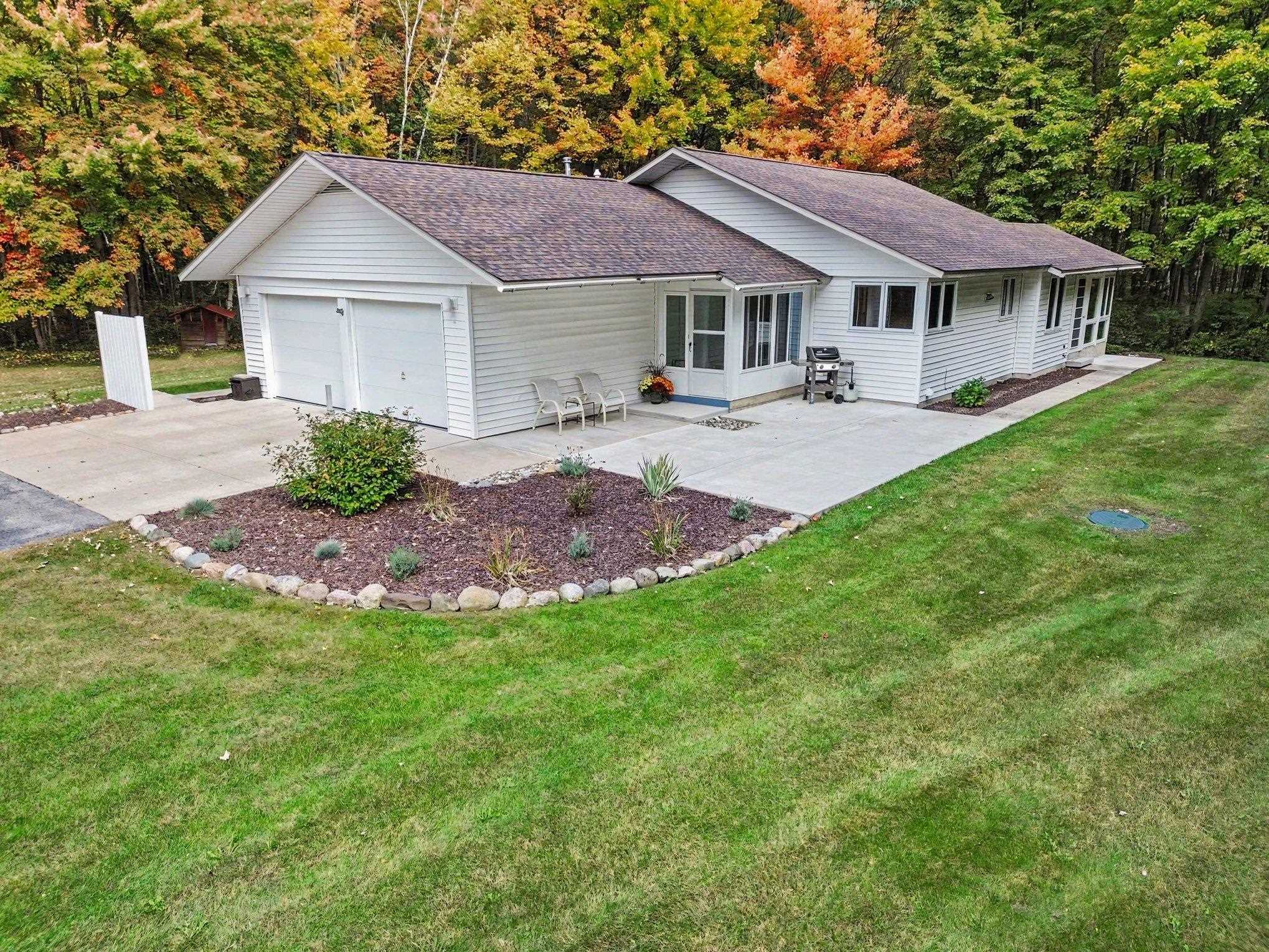3416 N Sturgeon Road, Midland MI 48642 photo 1