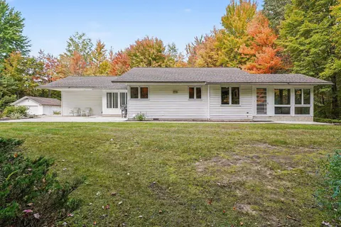 3416 N Sturgeon Road, Midland MI 48642 photo 4