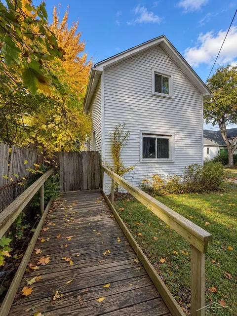 203 E Hart Street, Bay City MI 48706 photo 2