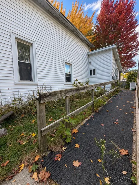 203 E Hart Street, Bay City MI 48706 photo 4