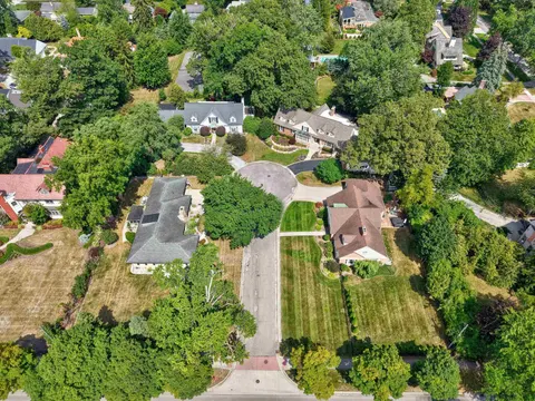 900 Wells Court, Bay City MI 48708 photo 2