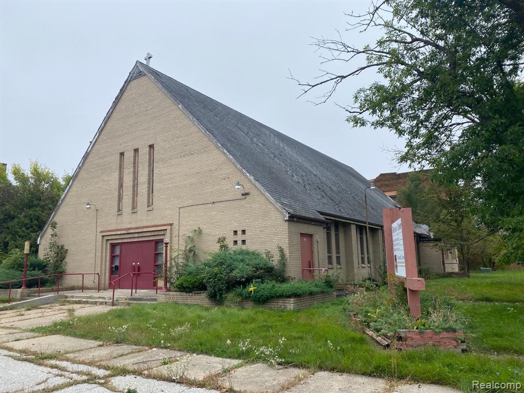 1421 Veterans Memorial Parkway, Saginaw MI 48601 1270 photo 1