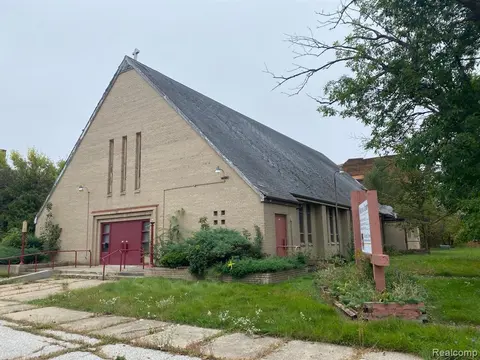 1421 Veterans Memorial Parkway, Saginaw MI 48601 1270 photo 1