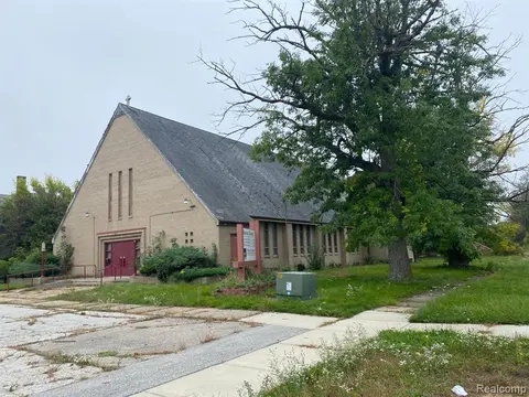 1421 Veterans Memorial Parkway, Saginaw MI 48601 1270 photo 2
