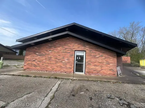 6000 Dixie Highway, Saginaw MI 48601 5923 photo 3
