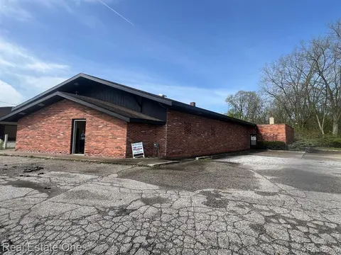6000 Dixie Highway, Saginaw MI 48601 5923 photo 4