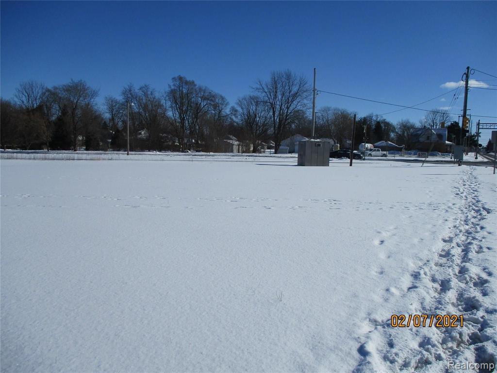 915 Corunna Avenue, Owosso MI 48867 photo 1