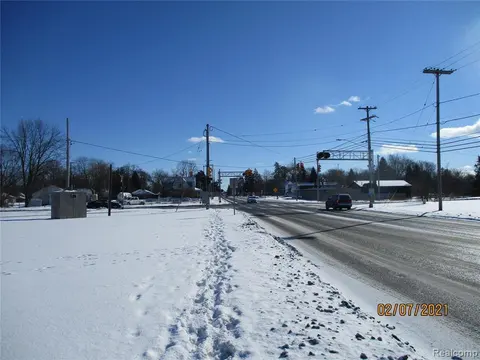 915 Corunna Avenue, Owosso MI 48867 photo 2
