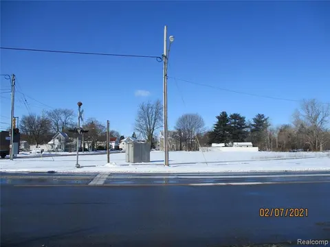915 Corunna Avenue, Owosso MI 48867 photo 4