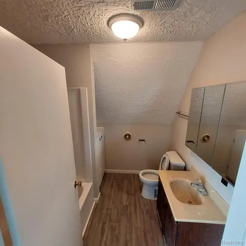 568 W Center Road, Essexville MI 48732 2019 photo 4