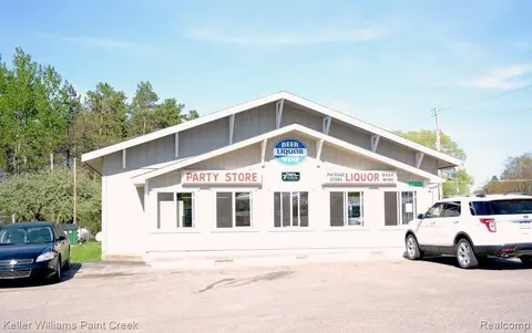 8036 N Clare Avenue, Harrison MI 48625 8872 photo 2