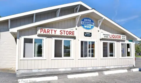 8036 N Clare Avenue, Harrison MI 48625 8872 photo 3